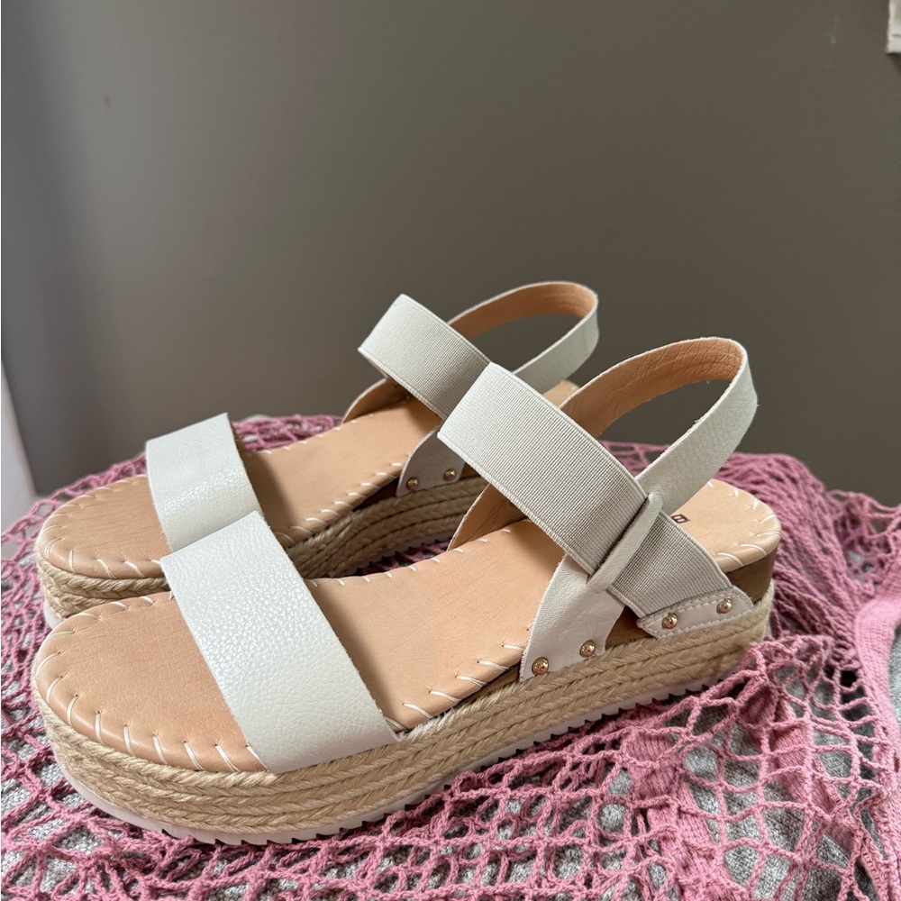 Women's Bottero Cream Espadrille Sandals w/Gold studs